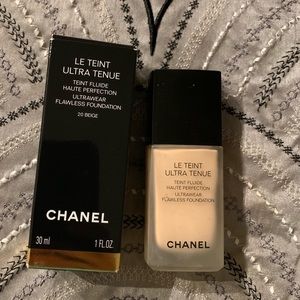 CHANEL Makeup - Chanel Le Teint Ultra Tenue Foundation CHANEL Makeup - Chanel Le Teint Ultra Tenue Foundation
